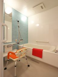 バリアフリー設計の浴室