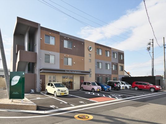 現代的な建物の外観