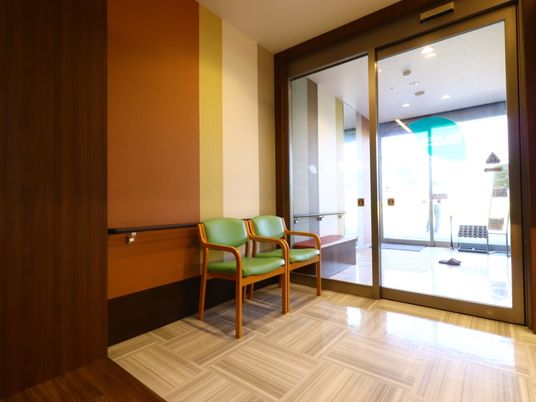エントランス付近の待合スペース