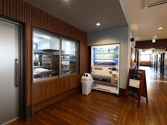 廊下に設置された自動販売機