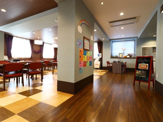 広々としたダイニングスペース