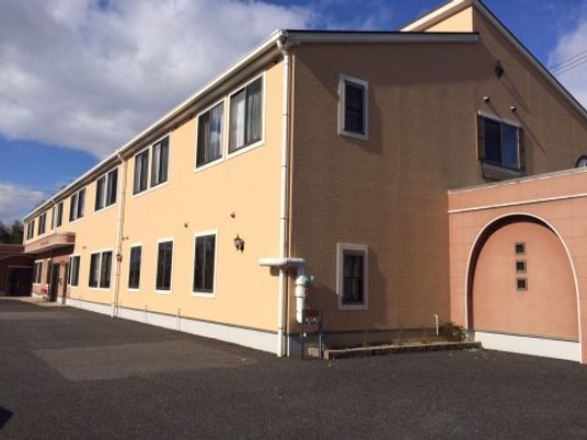 広々とした外観の建物