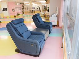 リラックスチェアのある廊下