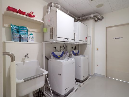 洗濯機と洗面設備の部屋