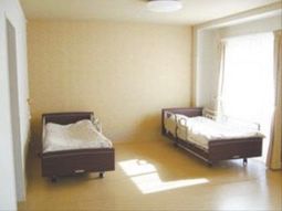明るい個室の居室