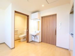 居室の洗面台とトイレ