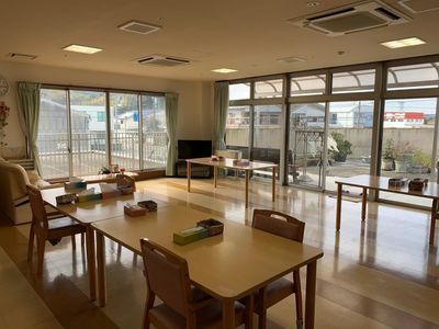 明るいラウンジ