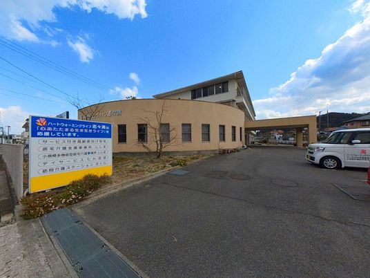 広いエントランス駐車場