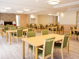 明るい食堂の様子