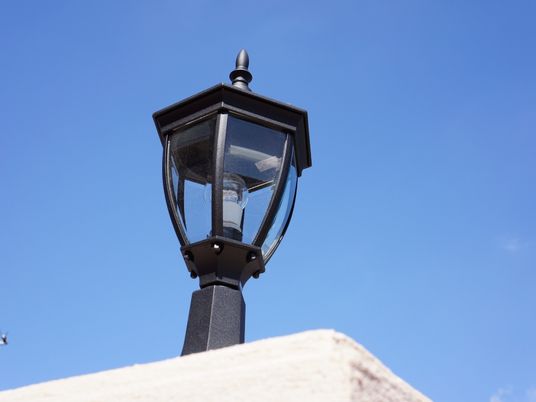 青空背景の照明器具