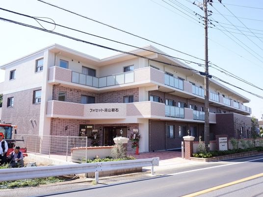 明るく清潔な建物外観
