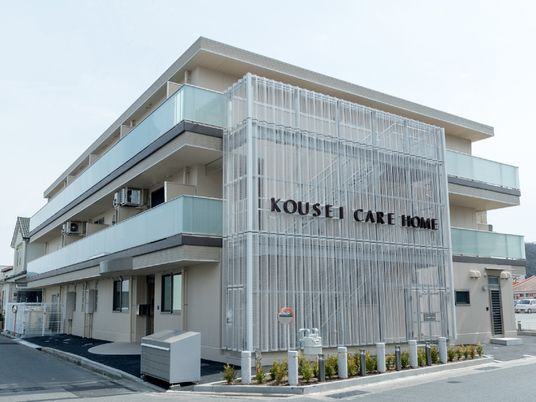 モダンな外観の建物