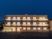夕暮れ時の建物外観