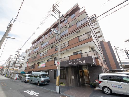 多層建築の外観