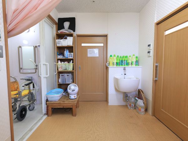 整った洗面台の居室
