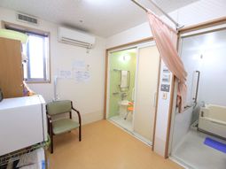 バリアフリーの浴室空間