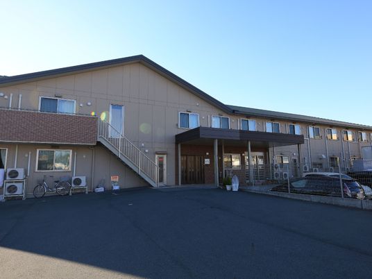 広々とした建物の外観