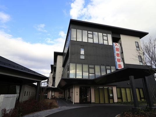 明るくモダンな建物外観