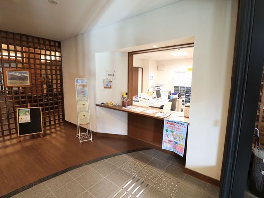 受付と案内の場
