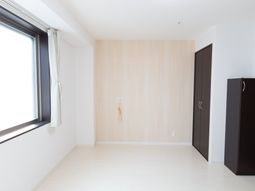 明るい洋室の一角