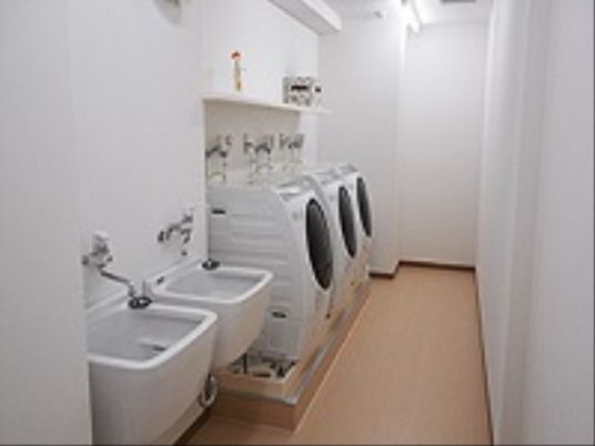 洗濯機と洗面所の部屋