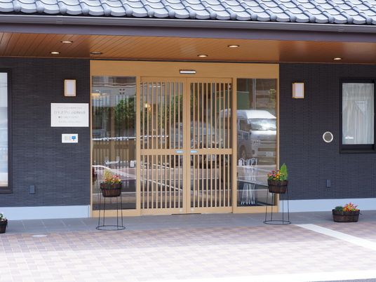 エントランスと花壇