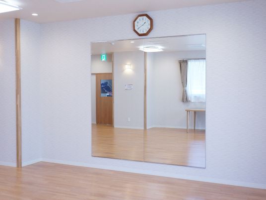 清潔感ある空間の廊下