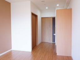 居室の入口と廊下