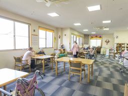 多目的に利用される広々とした部屋