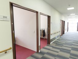 廊下の明るい空間
