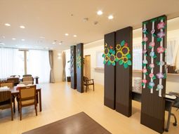 明るい食堂の様子