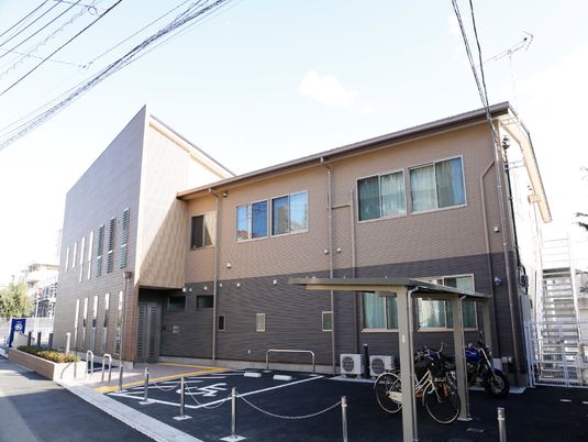モダンな建物の外観