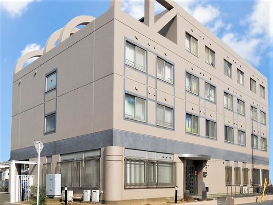 現代的な建物の外観