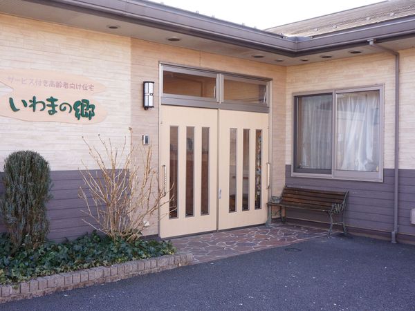 エントランス前の外観