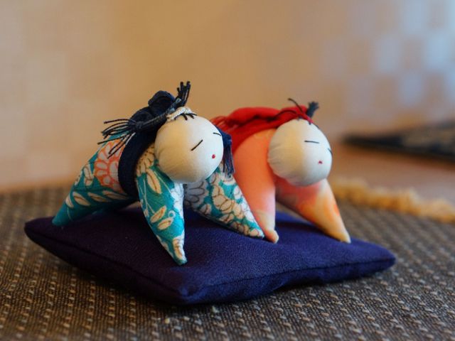 和風小物のディスプレイ 装飾 心を落ち着かせる和風の小物が配置された空間です。手作りの温もりが感じられるひとときを過ごせます。