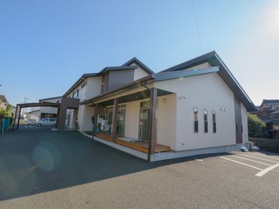 広々とした明るいエントランス