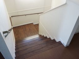 清潔な階段のアングル