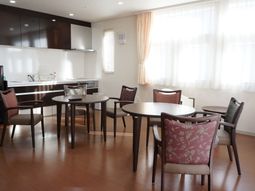 明るいダイニングの様子