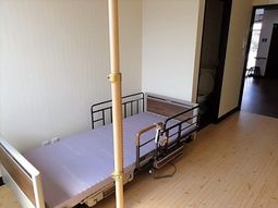 安全な手すり付き居室