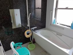 バリアフリーの快適な浴室