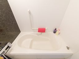 手すり付き浴槽