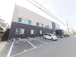 現代的な外観の建物