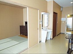 明るい和洋室の居室