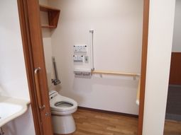 バリアフリーのトイレ設備
