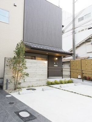外観と中庭の雰囲気
