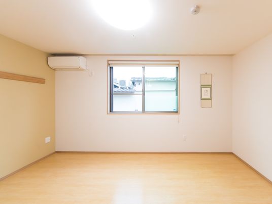 広々とした明るい居室