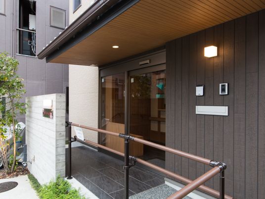 エントランスの外観