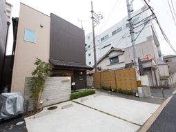 モダンな建物の外観
