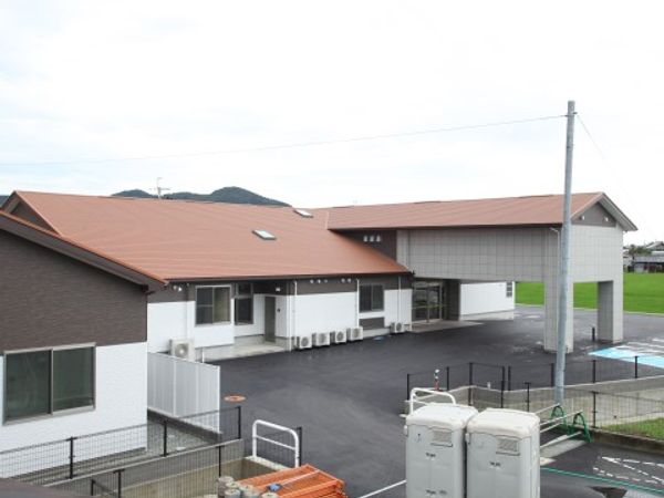 施設の外観と周辺環境