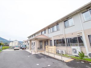 広々とした建物の外観